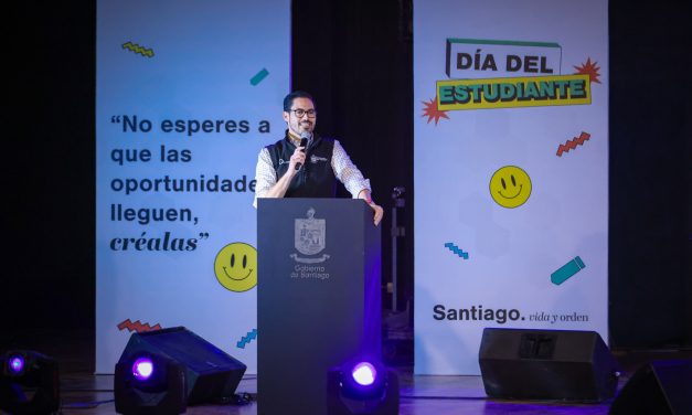 DAVID DE LA PEÑA ENCABEZA FESTEJO POR EL DÍA DEL ESTUDIANTE EN SANTIAGO