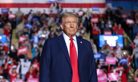 TRUMP PROPONE PAGO A MIGRANTES INDOCUMENTADOS QUE ACEPTEN LA AUTODEPORTACIÓN
