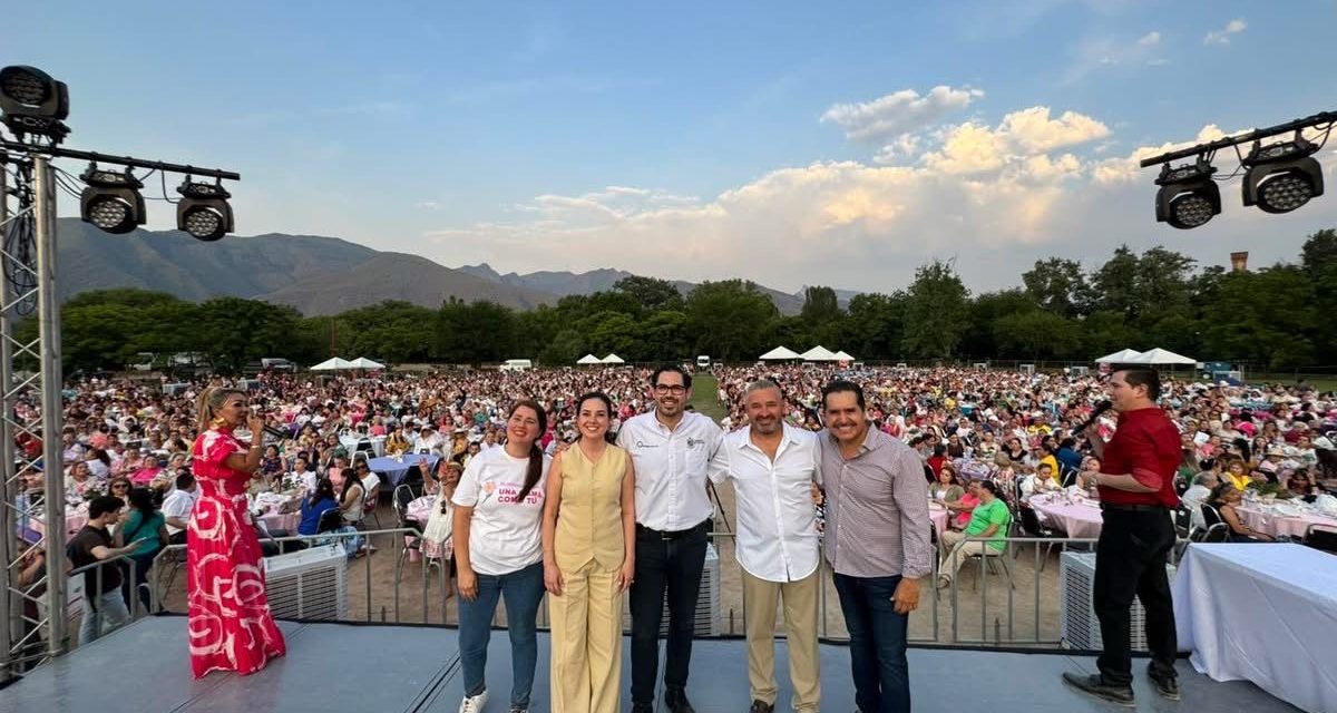 JUAN ESPINOZA EGUÍA PARTICIPA EN FESTEJO DEL DÍA DE LAS MADRES EN SANTIAGO