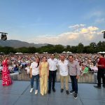 JUAN ESPINOZA EGUÍA PARTICIPA EN FESTEJO DEL DÍA DE LAS MADRES EN SANTIAGO