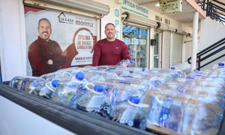 MARIO SOTO LLEVARÁ AGUA A VECINOS DE GARCÍA ANTE ALTAS TEMPERATURAS Y CORTES