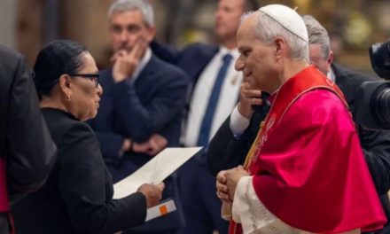 ROSA ICELA RODRÍGUEZ ENTREGA INVITACIÓN DEL GOBIERNO MEXICANO AL PAPA LEÓN XIV