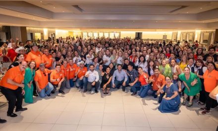 CELEBRA ALEJANDRA MORALES A MAESTRAS Y MAESTROS DE SAN NICOLÁS EN EMOTIVO ENCUENTRO