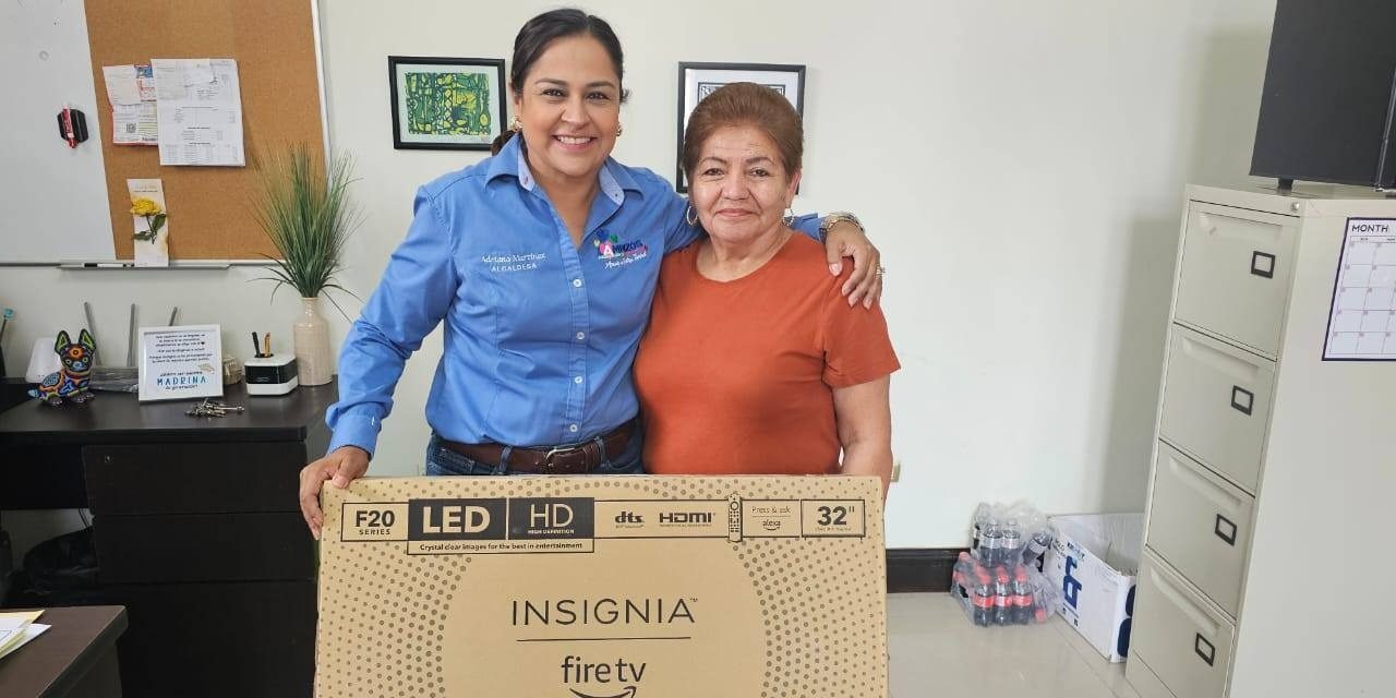 ADRIANA MARTÍNEZ RECONOCE A CIUDADANAS RESPONSABLES CON EL PAGO DEL PREDIAL EN LAMPAZOS