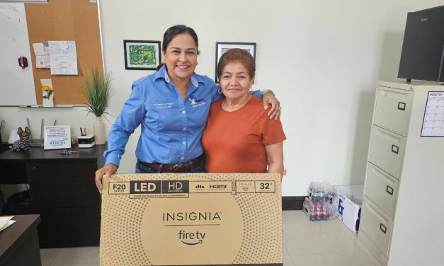 ADRIANA MARTÍNEZ RECONOCE A CIUDADANAS RESPONSABLES CON EL PAGO DEL PREDIAL EN LAMPAZOS