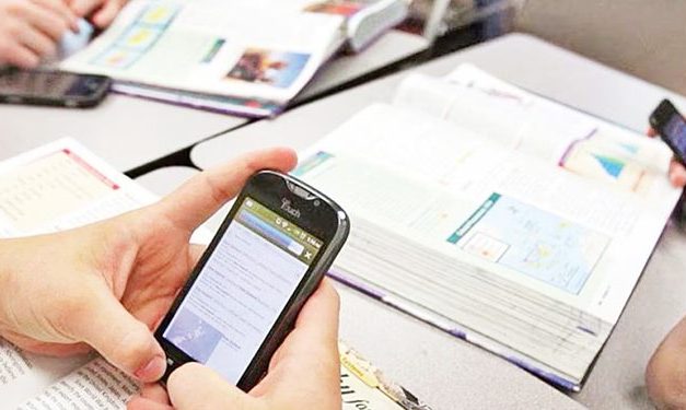 COMISIÓN DE EDUCACIÓN DEL CONGRESO ANALIZA PROPUESTA PARA REGULAR CELULARES Y HACER OBLIGATORIA LA UNIVERSIDAD
