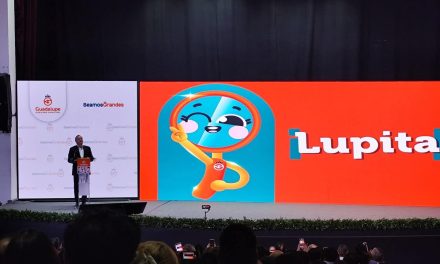 HÉCTOR GARCÍA PRESENTA “LUPITA”, EL CHATBOT QUE ATENDERÁ BACHES EN GUADALUPE