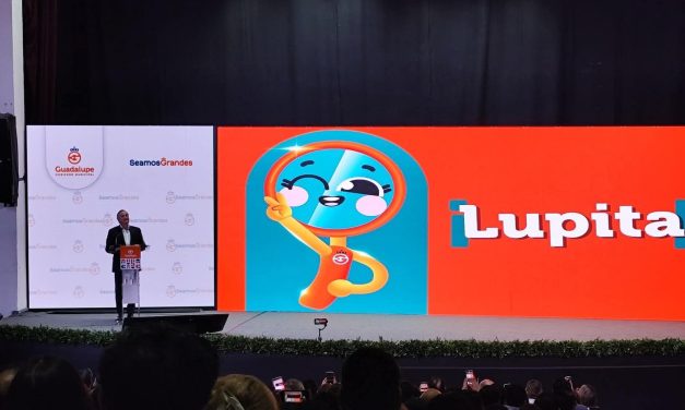 HÉCTOR GARCÍA PRESENTA “LUPITA”, EL CHATBOT QUE ATENDERÁ BACHES EN GUADALUPE