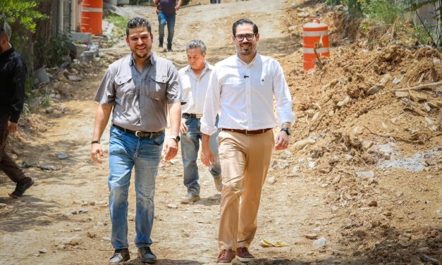 DAVID DE LA PEÑA SUPERVISA AVANCES DE OBRAS VIALES EN LA COLONIA SAN JUAN