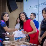 ALEJANDRA MORALES ACOMPAÑA COMO MADRINA A ESTUDIANTES DE PRIMARIA EN SU GRADUACIÓN