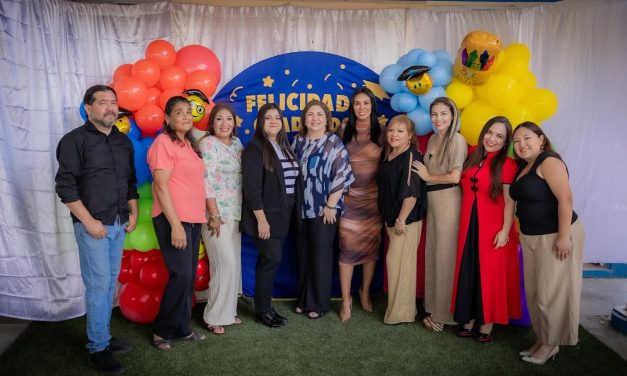 ALEJANDRA MORALES CELEBRA Y FELICITA A LOS PEQUEÑOS GRADUADOS DEL JARDÍN DE NIÑOS GUILLERMO PRIETO
