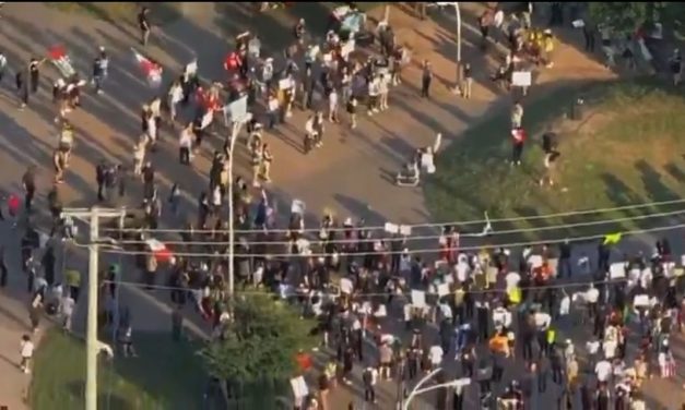 MANIFESTACIONES EN TEXAS GENERAN TENSIONES CON AUTORIDADES FEDERALES
