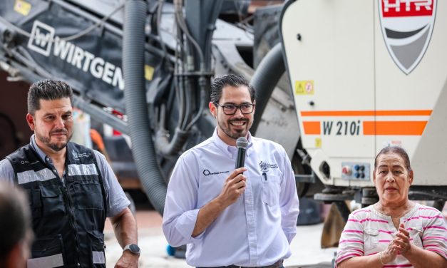 DAVID DE LA PEÑA ARRANCA RECARPETEO EN CALLES DE LOMAS DE EL CERCADO