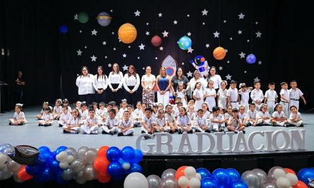 BLANCA TREVIÑO CELEBRA GRADUACIÓN DE 55 NIÑOS EN JARDINES DEL DIF GUADALUPE