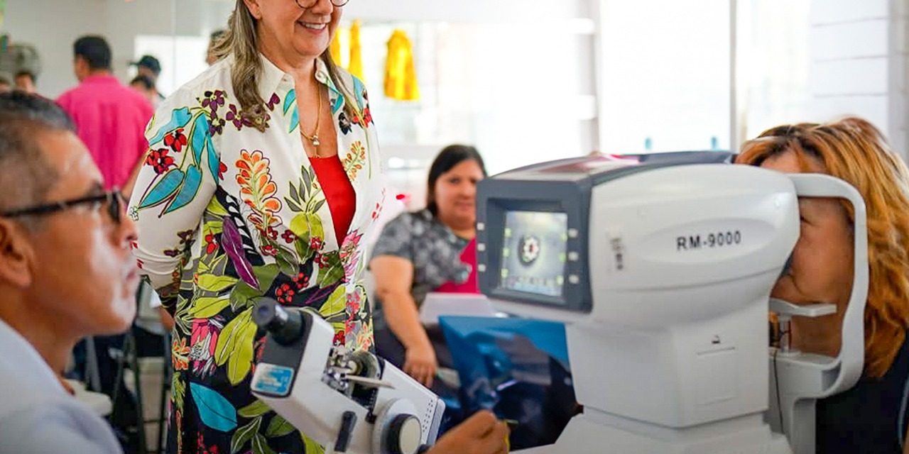 MARTHA HERRERA ENTREGA MÁS DE 58 MIL LENTES GRATUITOS EN NUEVO LEÓN CON “AYUDAMOS CON LA NUEVA RUTA”