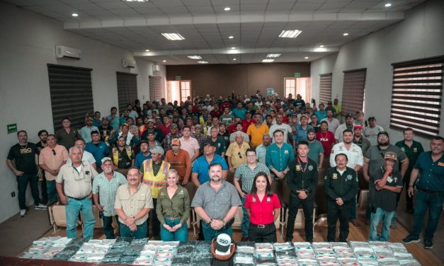 MIGUEL ÁNGEL SALAZAR RECONOCE A PADRES TRABAJADORES DEL MUNICIPIO: “SON INSPIRACIÓN Y COMPROMISO”