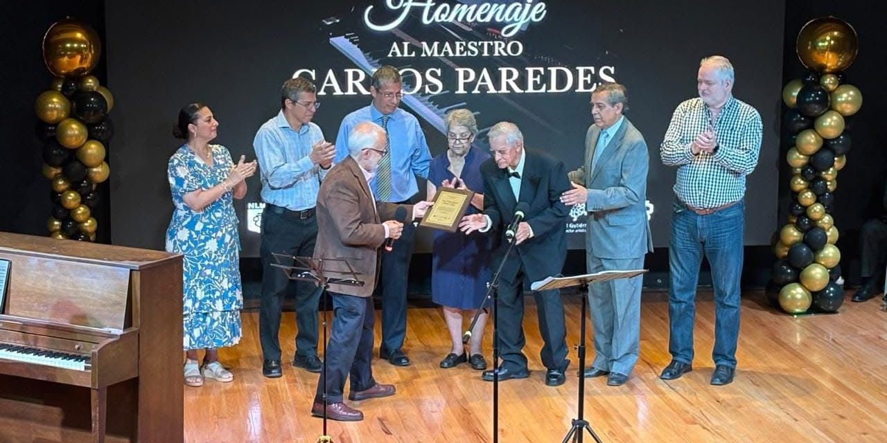 CARLOS PAREDES RECIBE HOMENAJE POR SU TRAYECTORIA MUSICAL EN EL MUSEO DE HISTORIA MEXICANA