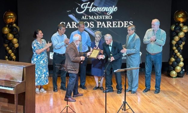 CARLOS PAREDES RECIBE HOMENAJE POR SU TRAYECTORIA MUSICAL EN EL MUSEO DE HISTORIA MEXICANA