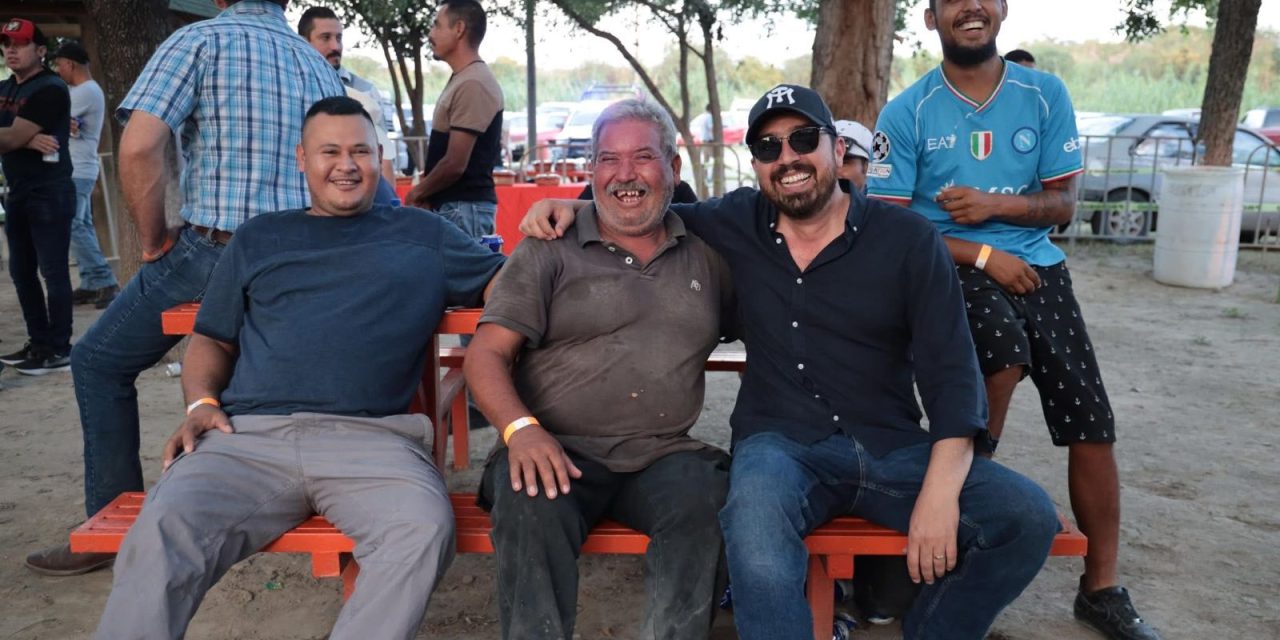 DAVID SÁNCHEZ FESTEJA A MÁS DE 1,200 PAPÁS EN GENERAL TERÁN