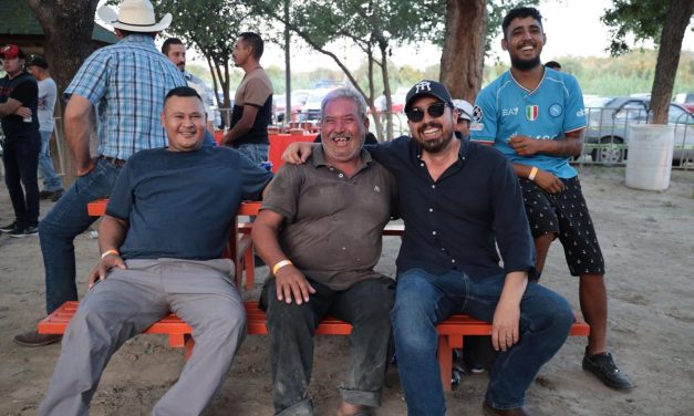 DAVID SÁNCHEZ FESTEJA A MÁS DE 1,200 PAPÁS EN GENERAL TERÁN