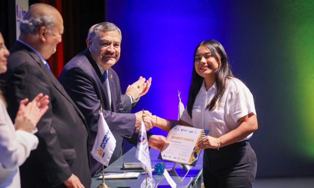 SANTOS GUZMÁN LÓPEZ CELEBRA 25 AÑOS DE LA FUNDACIÓN UANL APOYANDO A ESTUDIANTES