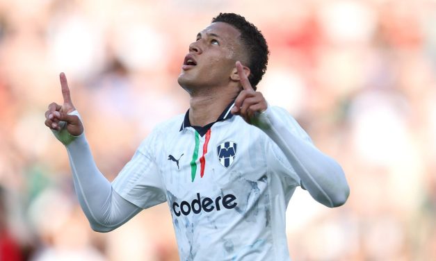 RAYADOS FIRMA GOLEADA Y SE CITA CON EL BORUSSIA EN OCTAVOS