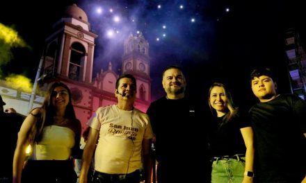 CARLOS RODRÍGUEZ “EL CUATE” RESALTA TRADICIÓN DE LA QUEMA DEL CASTILLO EN CADEREYTA