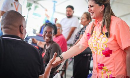 MARTHA HERRERA LLEVA SERVICIOS BÁSICOS Y EMPLEO A GRUPOS MIGRANTES