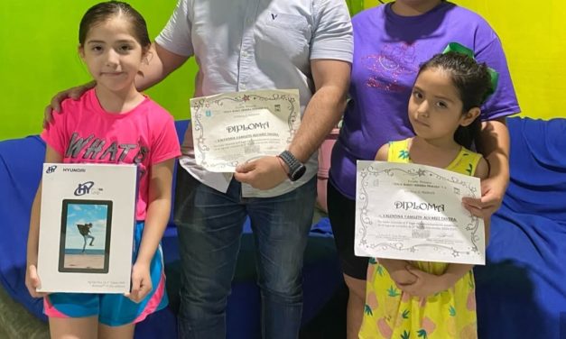 LUIS QUIROGA IMPULSA LA EDUCACIÓN PREMIANDO A ESTUDIANTE DE EXCELENCIA
