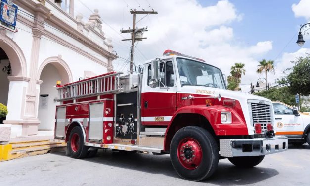RAÚL CANTÚ DE LA GARZA ENTREGA NUEVAS UNIDADES A PROTECCIÓN CIVIL Y BOMBEROS