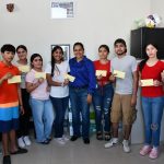 ADRIANA MARTÍNEZ LLEVA APOYOS ECONÓMICOS A UNIVERSITARIOS DE LAMPAZOS
