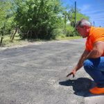 BALTAZAR MARTÍNEZ MONTEMAYOR REFUERZA TRABAJOS DE BACHEO EN CERRALVO