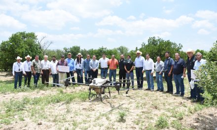 REYNALDO CANTÚ REALIZA BRIGADA DE BACHEO EN CARRETERA MONTERREY-MONCLOVA