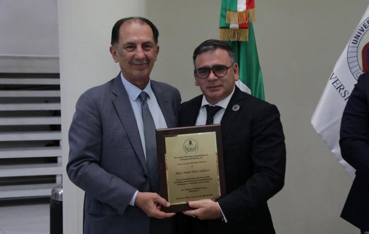 JAVIER ENRIQUE FLORES SALDÍVAR RECIBE RECONOCIMIENTO POR “PROCURACIÓN DE JUSTICIA”