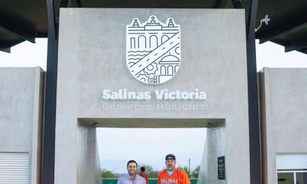 RAÚL CANTÚ DA LA BIENVENIDA A OSCAR VILLARREAL COMO NUEVO DIRECTOR DE LIGAS PEQUEÑAS DE BÉISBOL