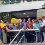 MAESTROS JUBILADOS EXIGEN A ISSSTELEON PAGAR AUMENTO A PENSIONES