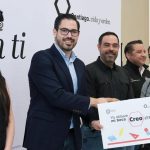 DAVID DE LA PEÑA ENTREGA BECAS “CREO EN TI” A 109 FAMILIAS EN SANTIAGO