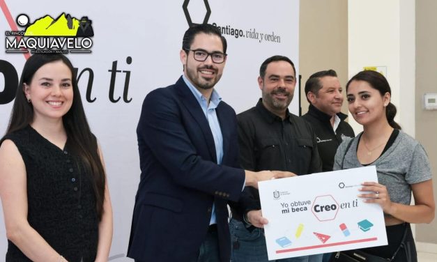 DAVID DE LA PEÑA ENTREGA BECAS “CREO EN TI” A 109 FAMILIAS EN SANTIAGO