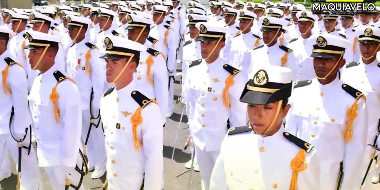 CADETES DE ESCUELA NAVAL HONRAN A COMPAÑEROS CAÍDOS EN GRADUACIÓN