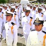 CADETES DE ESCUELA NAVAL HONRAN A COMPAÑEROS CAÍDOS EN GRADUACIÓN