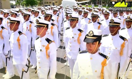 CADETES DE ESCUELA NAVAL HONRAN A COMPAÑEROS CAÍDOS EN GRADUACIÓN