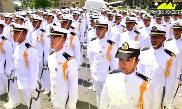 CADETES DE ESCUELA NAVAL HONRAN A COMPAÑEROS CAÍDOS EN GRADUACIÓN