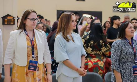 CLARA LUZ FLORES ACOMPAÑA A EVENTO DE LA 6TA. IGLESIA APOSTÓLICA DE LA FE EN CRISTO JESÚS