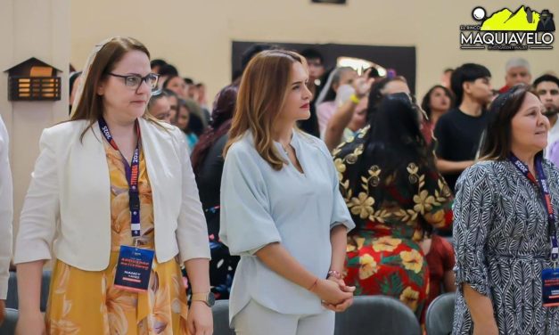 CLARA LUZ FLORES ACOMPAÑA A EVENTO DE LA 6TA. IGLESIA APOSTÓLICA DE LA FE EN CRISTO JESÚS