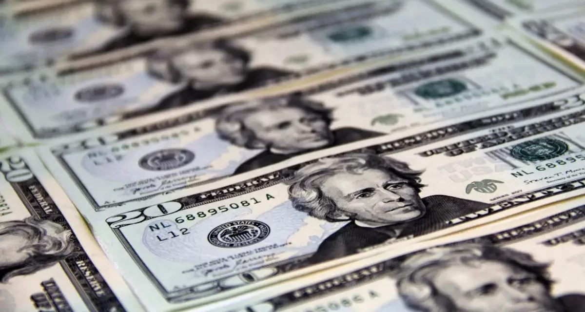 EL DÓLAR COTIZA EN $18.58 ESTE DOMINGO TANTO EN MÉXICO Y LA FRONTERA NORTE
