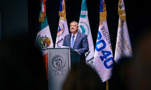 SANTOS GUZMÁN RESPALDA NUEVA ETAPA EN LA FACULTAD DE ARTES ESCÉNICAS