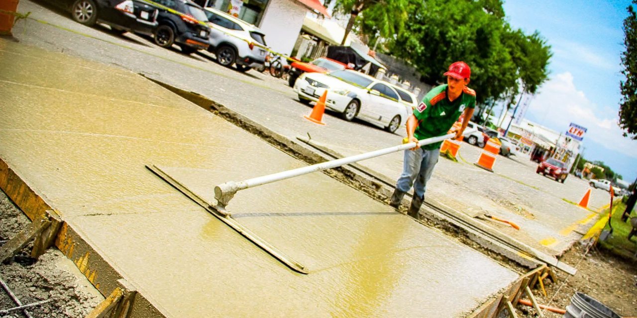 MIGUEL ÁNGEL SALAZAR INFORMA DE AVANCES EN CONSTRUCCIÓN DE BORDOS PEATONALES EN MONTEMORELOS