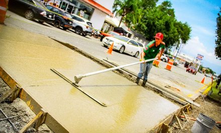 MIGUEL ÁNGEL SALAZAR INFORMA DE AVANCES EN CONSTRUCCIÓN DE BORDOS PEATONALES EN MONTEMORELOS
