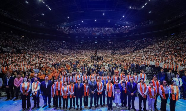 ANDRÉS PINTOS ENCABEZA GRADUACIÓN HISTÓRICA EN CONALEP NUEVO LEÓN