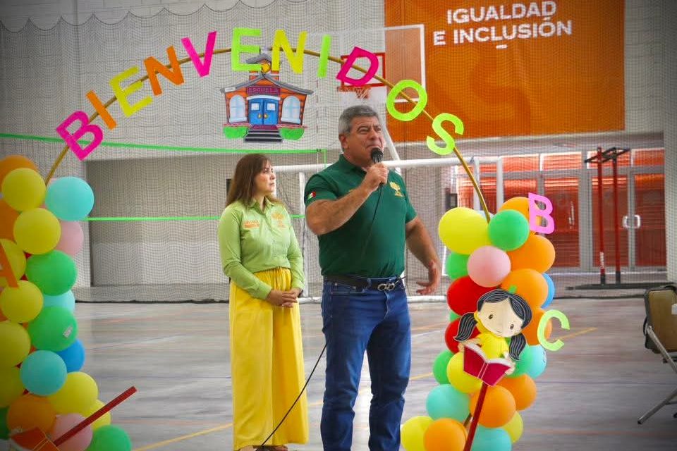 BALTAZAR MARTÍNEZ MONTEMAYOR APOYA A LA EDUCACIÓN CON ENTREGA DE ÚTILES ESCOLARES EN CERRALVO